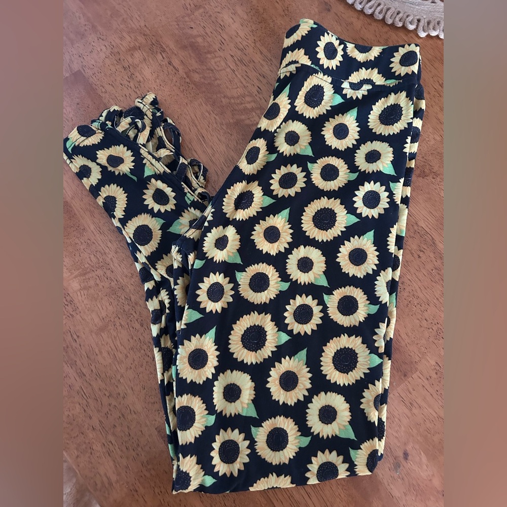 Simply Southern Sunflower Embellished Leg  Leggings